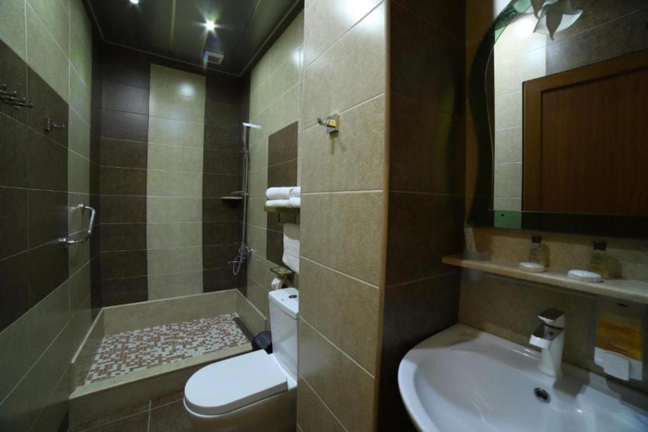 Hotel Agava Tiflis Exterior foto